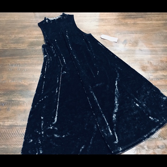 ⛔️SOLD⛔️✨Black Velvet Choker Swing Dress✨ - Picture 2 of 7